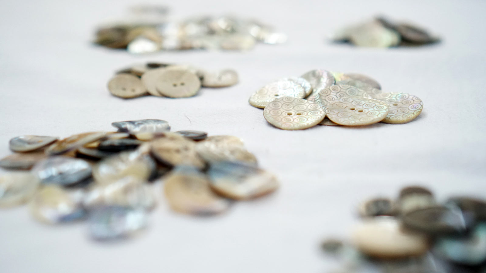 bottoni-gioiello-in-madreperla-per-camicie